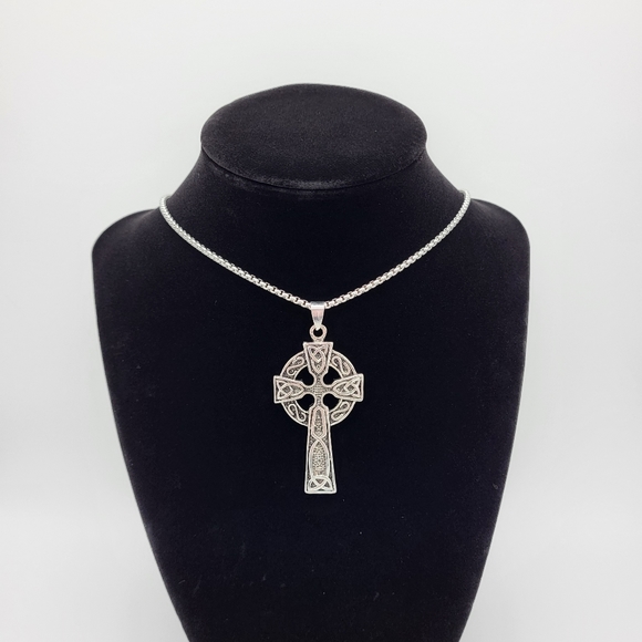 NWT Celtic cross pendant with stainless steel necklace - Picture 2 of 5